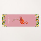 Flamingo & Plumeria Blume auf der Rose Gold Pink Yogamatte (Vorderseite (Horizontal))