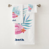 Flamingo Pool Float Navy Blue White Striping Badhandtuch Set (Insitu)