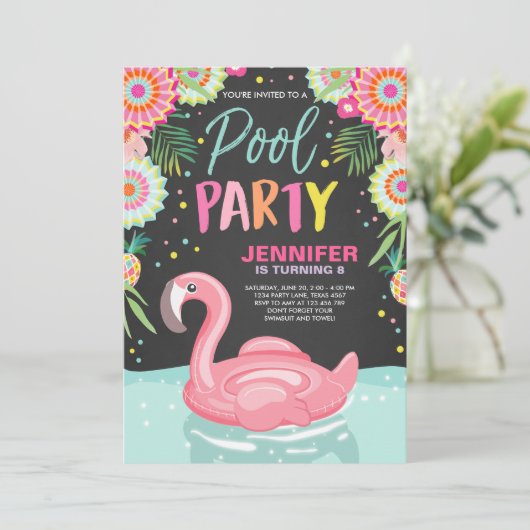 Flamingo-Pool-Party Einladung tropisches Poolfloss (Stehend Vorderseite)