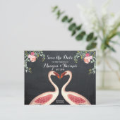 Flamingo-Save the Date Chalkboard-Stil Ankündigungspostkarte (Stehend Vorderseite)