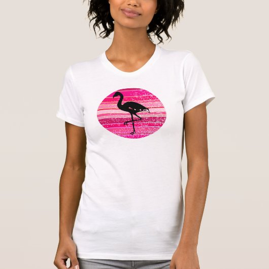 Flamingo Silhouette auf farbenfrohen rosa Streifen T-Shirt (Vorderseite)