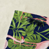 Flamingo Tropical Pflanze auf Deep Blue Background Strandtuch (Beispiel)