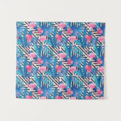 Flamingo u. Palmen auf geometrischem Muster Wandteppich (Vorderseite (Horizontal))