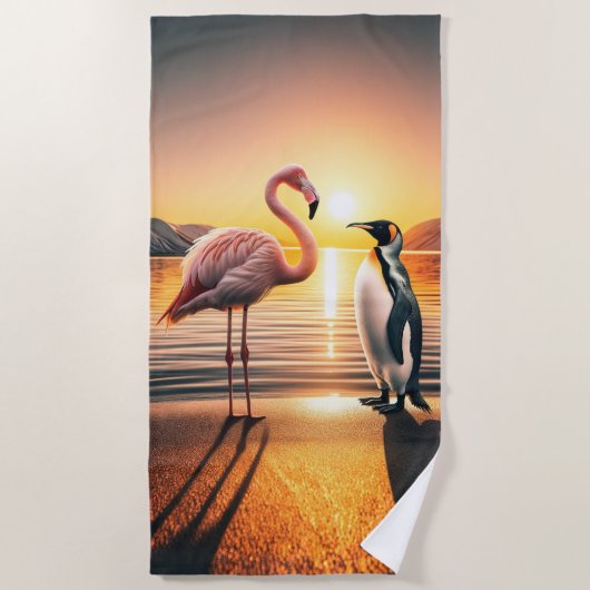 Flamingo und Penguin Sunset Encounter Strandtuch (Vorderseite)