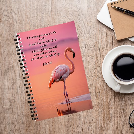Flamingo verbringen Zeit mit dem "God Journal" Notizblock