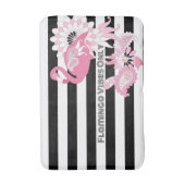 Flamingo Vibes only Black & White Strip Flamingo Badematte (Vorderseite Vertikal)
