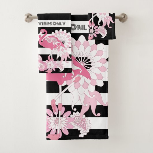 Flamingo Vibes only Black & White Strip Flamingo Badhandtuch Set (Insitu)