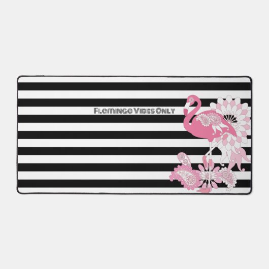 Flamingo Vibes only Black & White Strip Flamingo Schreibtischunterlage (Vorderseite)