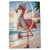 Flamingo Wearing Scarf and Pink Boots Mittlere Geschenktüte (Vorderseite)