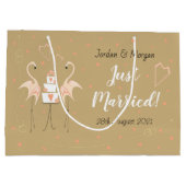Flamingo Wedding Just Married! Datum der Namen Große Geschenktüte (Rückseite)