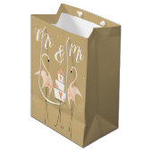 Flamingo Wedding Mr. & Mr. Mittlere Geschenktüte (Vorderseite Schrägansicht)