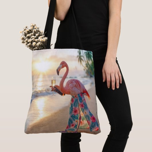 Flamingo With Champagne On a Beach Tasche (Von Nahem)