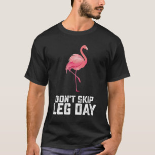 Flamingo-Workout im Fitnessstudio - überspring kei T-Shirt