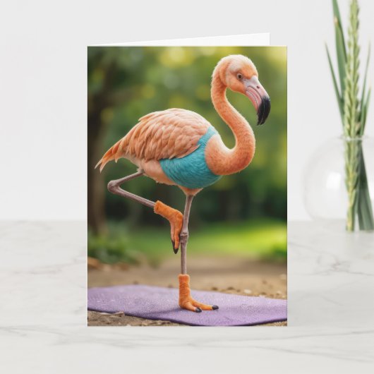 Flamingo zum Geburtstag in einer Yoga-Pose Karte (Vorderseite)