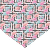 Flamingos auf mutigem Entwurfs-Muster Tischdecke (Schrägansicht)