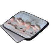 Flamingos in Bewegung, Phoenicopterus Laptopschutzhülle (Vorne Knopf)