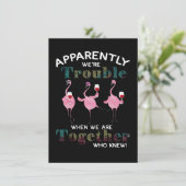 Flamingos| Offenbar sind wir schwer Flamingos Einladung (Stehend Vorderseite)