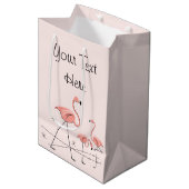 Flamingos Pink Trio 2 Text Geschenktasche Medium Mittlere Geschenktüte (Vorderseite Schrägansicht)