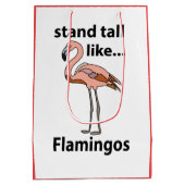 Flamingos Stand groß wie Flamingos Flamingos Flami Mittlere Geschenktüte (Rückseite)