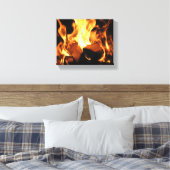Flammen auf brennenden Holzscheiten Leinwanddruck (Insitu (Schlafzimmer))