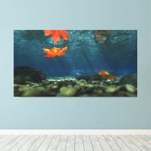 Flammen in den wasserummantelten Canvas Leinwanddruck (Insitu (Holzboden))