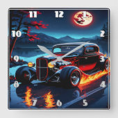 Flammen und Mondlicht tanzen über einem klassische Quadratische Wanduhr (Vorderseite)