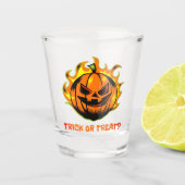 Flammender Jack-O'-Lantern Süßes oder Saures? –Hal Schnapsglas (Vorderseite)