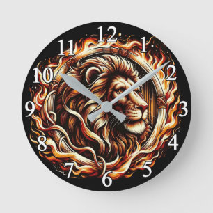 Flammender Löwe im Ring aus Feuerflammen Astrologi Runde Wanduhr