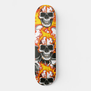 Flammender Schädel in Flammen  Skateboard