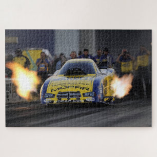 Flammendes Funny Car Drag Racer Sport Puzzle