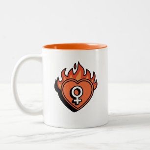 Flammendes Herz Feministisches Symbol Zweifarbiges Zweifarbige Tasse
