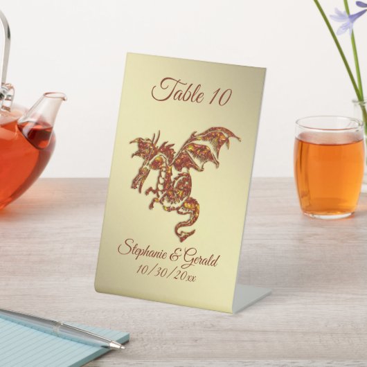 Flammendrache auf Gold Personal Sockelschild (In SItu)