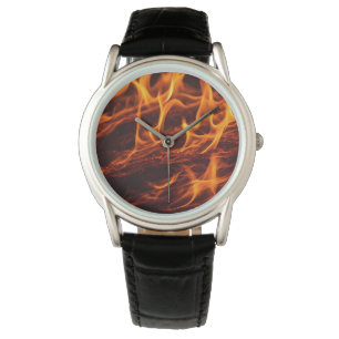 Flammenmakro in Kamin Armbanduhr