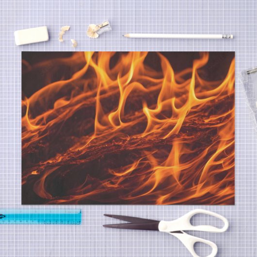 Flammenmakro in Kamin Seidenpapier (Handwerk)