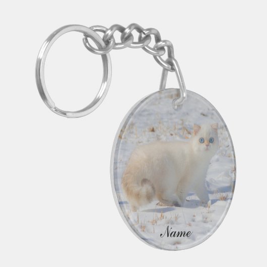 Flammenspitze Katze mit blauen Augen im Schnee Schlüsselanhänger (Vorderseite links)