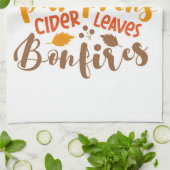 Flannels Hay Rides Pumpkins Cider Blätter Bonfire Geschirrtuch (Gefaltet)