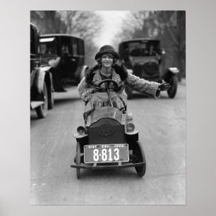 Flapper Driving Pedal Car, 1924. Vintages Foto Poster
