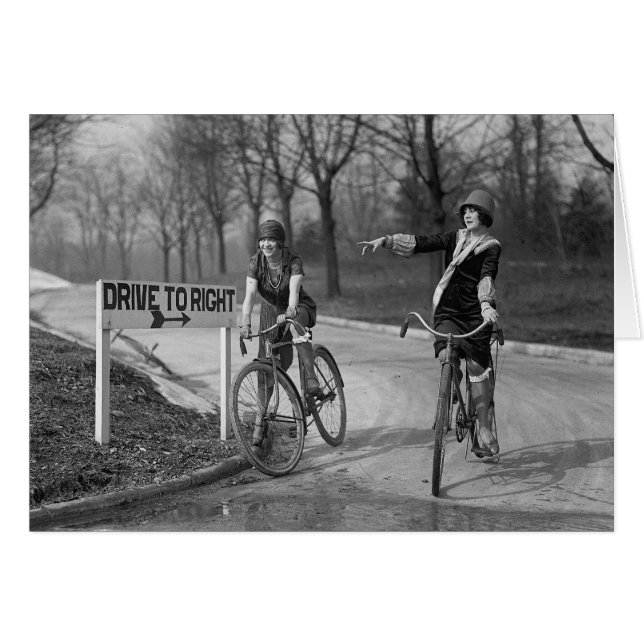 Flapper Girls Riding Bicycles, 1925 (Vorderseite (Horizontal))
