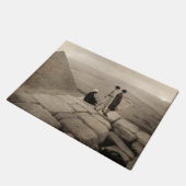 Flapper Girls Sunrise Khufu Pyramid, Ägypten 1920 Fußmatte (Schrägansicht)