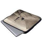 Flapper Girls Sunrise Khufu Pyramid, Ägypten 1920 Laptopschutzhülle (Vorne Knopf)