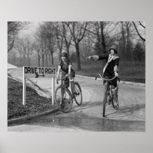 Flapper-Mädchen beim Fahrradfahren, 1925. Vintage- Poster