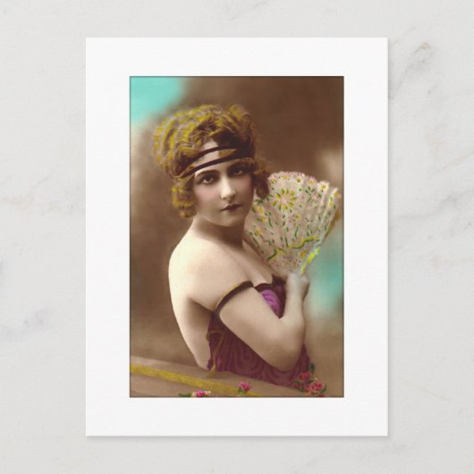 Flapper-Mädchen in Lila mit einem Fächer Postkarte (Vorderseite)