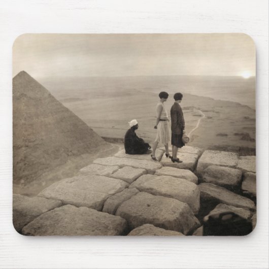 Flapper Mädchen Sonnenaufgang Pyramide des Cheops, Mousepad (Vorne)