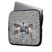 Flapping Red-neckes Grebe & Lake Wildlife Foto Laptopschutzhülle (Vorderseite Links)
