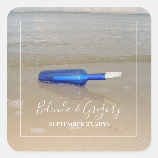 Flasche auf Strand Sand Hochzeit Quadratischer Aufkleber (Vorderseite)