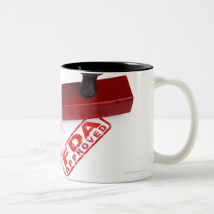 Flasche der Pillen und der FDA-GEBILLIGTEN Zweifarbige Tasse