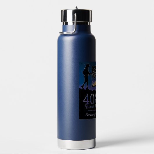 Flasche mit isoliertem Wasser (40. dunkles Sky-Log (rechts)