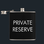 Flasche mit Privatreserven Flachmann<br><div class="desc">Dieser schwarz-weiße Kolben ist mit dem Begriff "Privatreservat" dekoriert,  was ihn zu einem sehr coolen und männlichen Geschenk macht. Es ist perfekt für die Trauzeugen in der Hochzeitsfeier,  für einen Chef,  Schwiegervater oder deinen Vater. Fügen Sie einfach eine Flasche seines Lieblings,  um es besonders.</div>