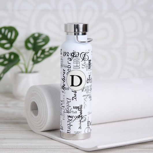 Flasche mit schwarzem und weißem Wasser mit Name (Yoga)