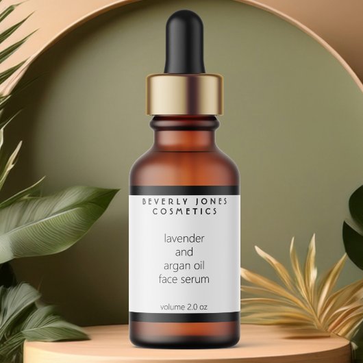 Flasche mit weißem und schwarzem Wasserdichtem Kos Etiketten